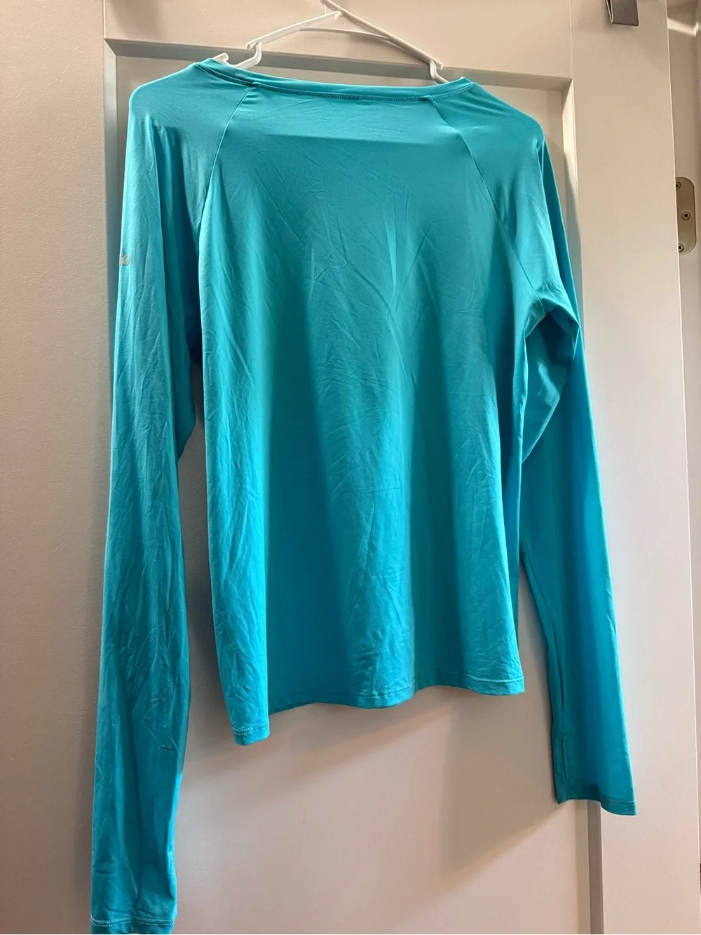 ALO Yoga Women's Long-Sleeve Crew in Bright Turquoise Never Been Worn
